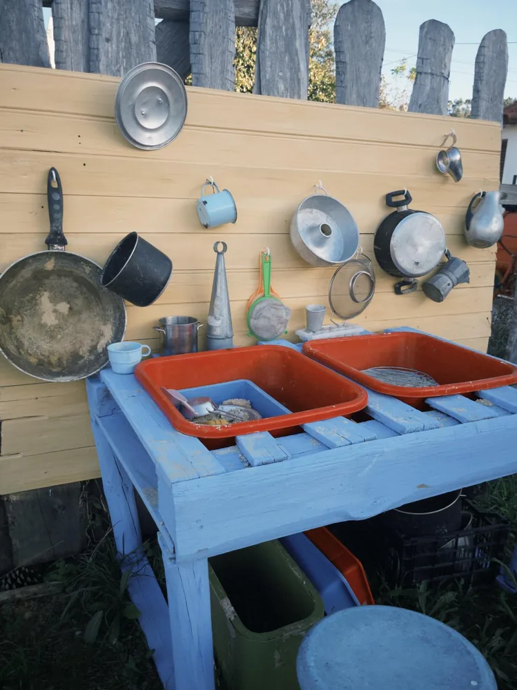 Our outdoor play kitchen with pots, pans and bowls